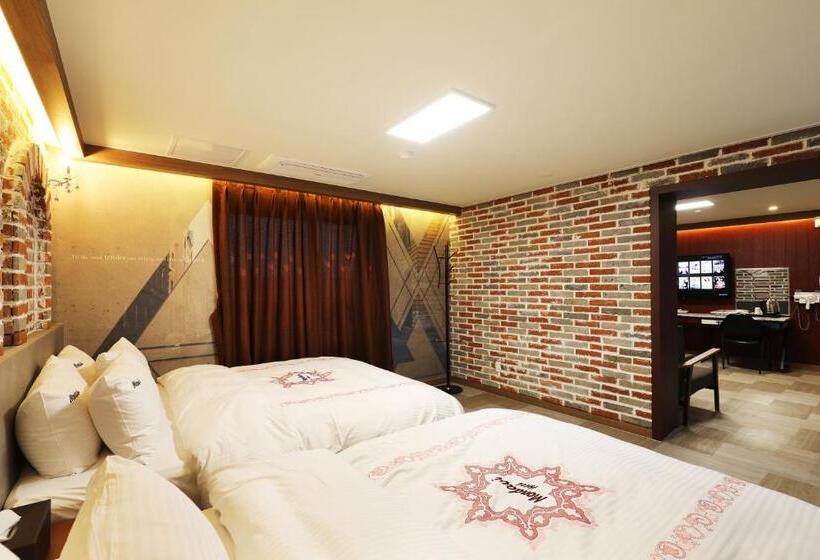 Suite, Mondavi