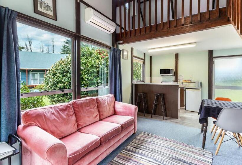 Семейный Номер, Tokaanu Lodge Motel