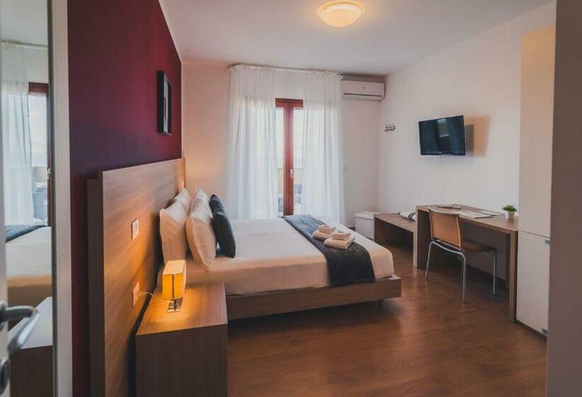 اتاق سوپریور با چشم‌انداز دریا, Trip Room & Breakfast