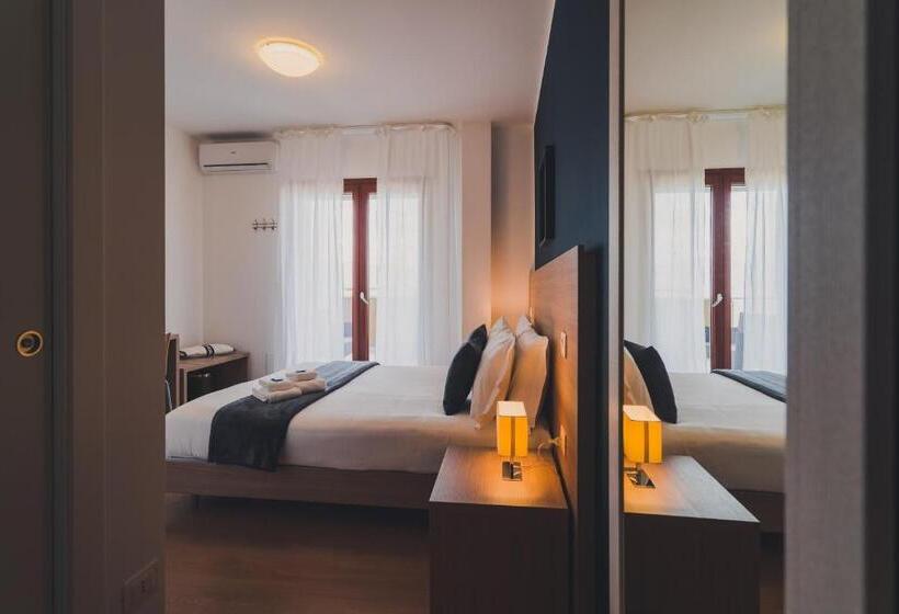 اتاق سوپریور با چشم‌انداز دریا, Trip Room & Breakfast