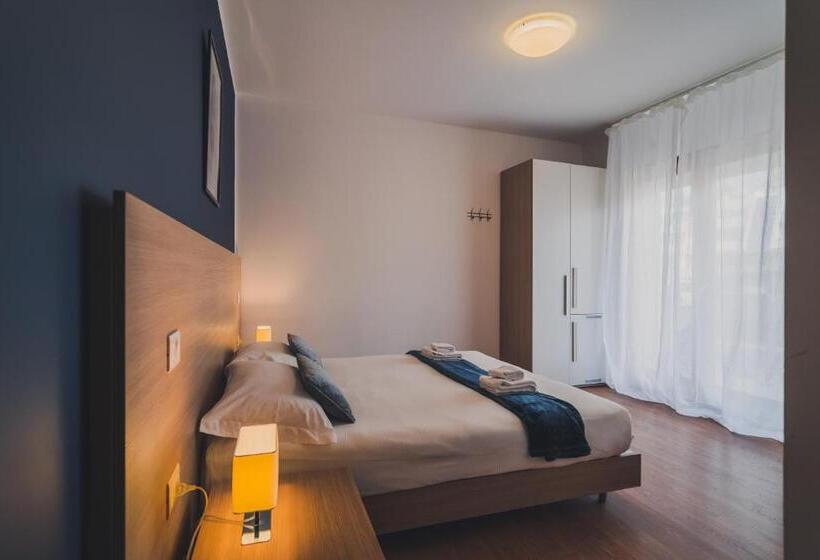 اتاق لوکس با چشم‌انداز شهر, Trip Room & Breakfast