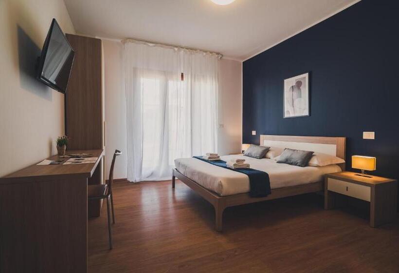 اتاق لوکس با چشم‌انداز شهر, Trip Room & Breakfast