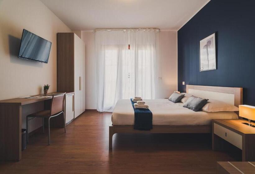 اتاق لوکس با چشم‌انداز شهر, Trip Room & Breakfast