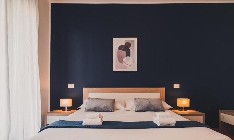 اتاق لوکس با چشم‌انداز شهر, Trip Room & Breakfast