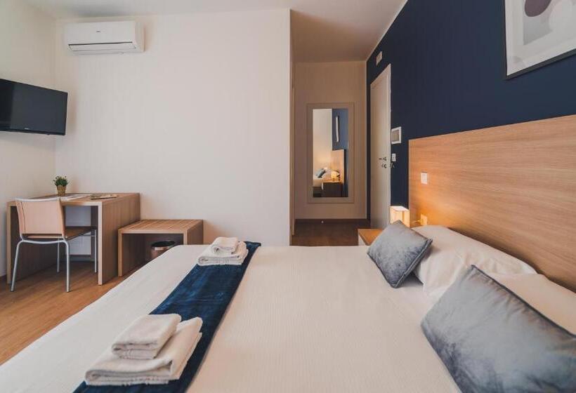 اتاق لوکس با چشم‌انداز شهر, Trip Room & Breakfast