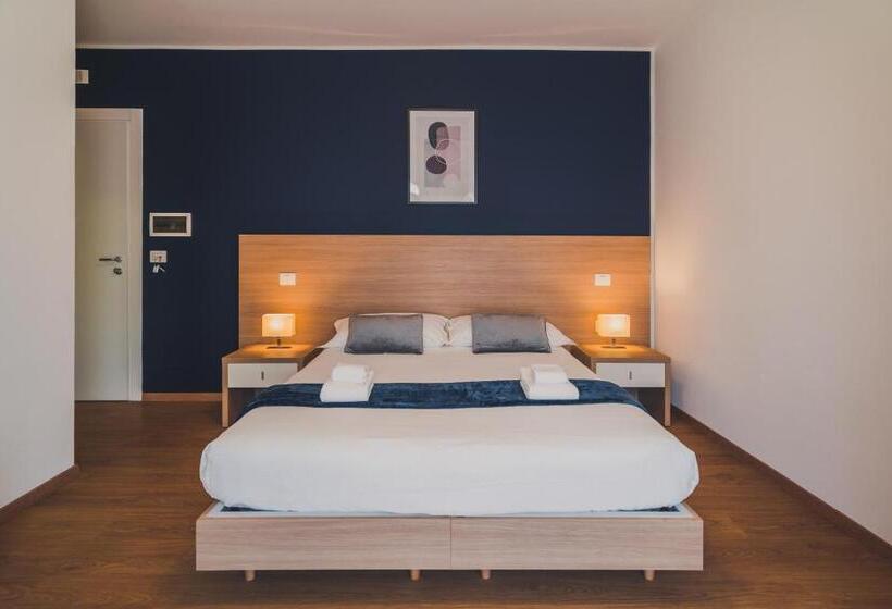 اتاق لوکس با چشم‌انداز شهر, Trip Room & Breakfast