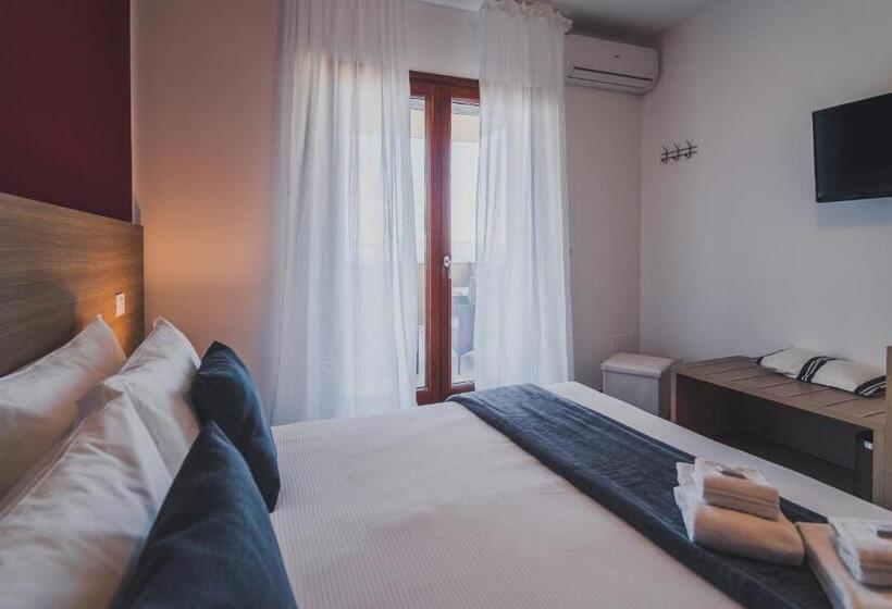 اتاق سوپریور با چشم‌انداز دریا, Trip Room & Breakfast