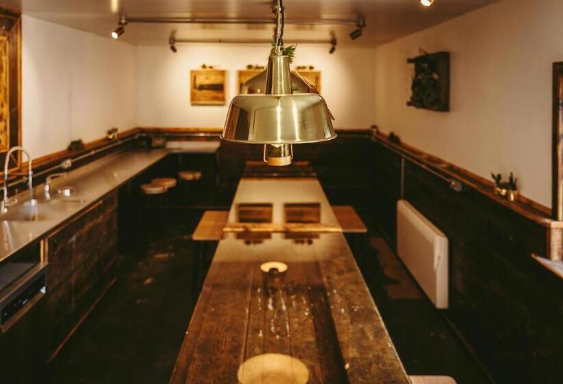 Номер Стандарт, Owen House Farm