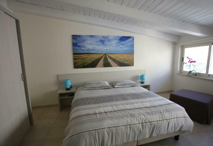 Standard Triple Room with Terrace, B&b Casa Rubis