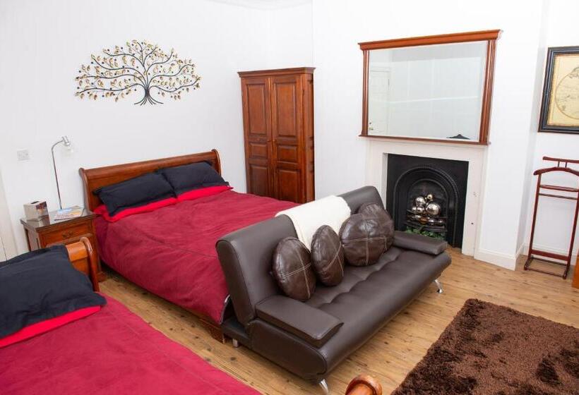 Семейный Номер, Parade School Guest Rooms