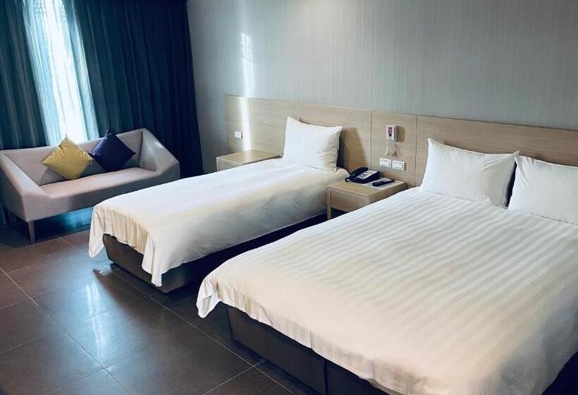 اتاق استاندارد سه نفره, Grand Bay Resort