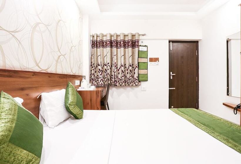 标准间, Treebo Comforts Inn, University Road Deralakatte