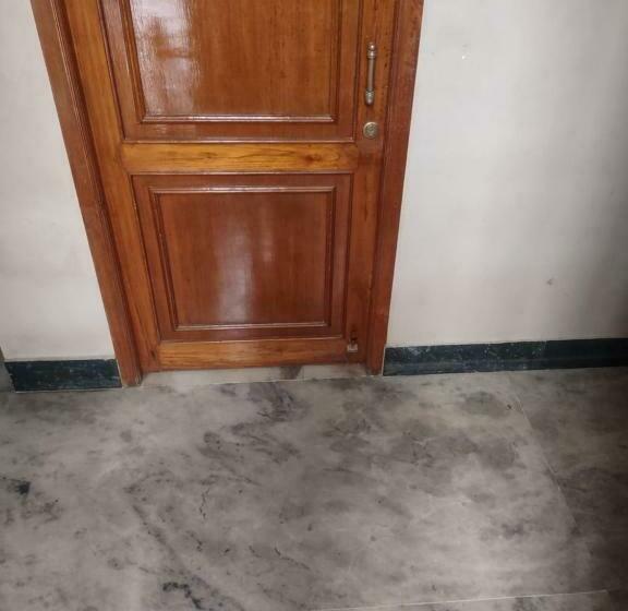 اتاق استاندارد یک نفره, Krishna Lodge