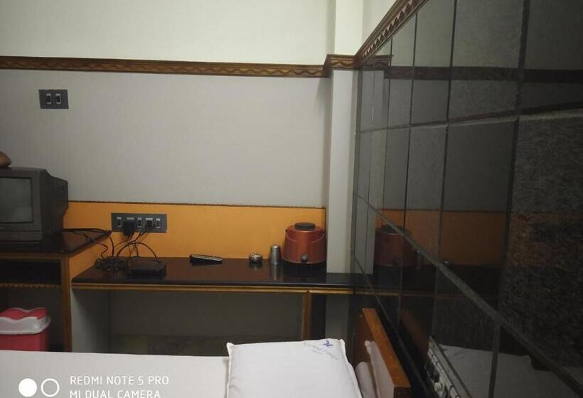 اتاق استاندارد یک نفره, Krishna Lodge