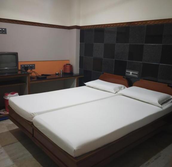 اتاق استاندارد یک نفره, Krishna Lodge