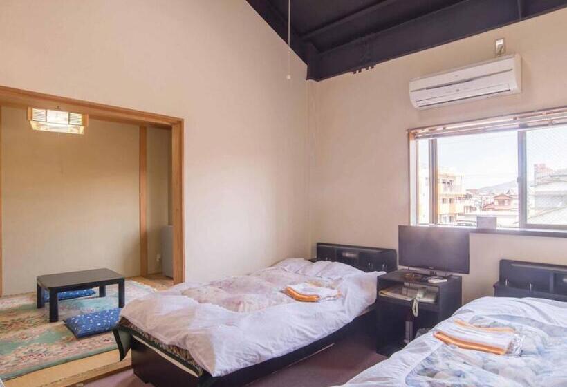 غرفة عائلية, Kenrokuen