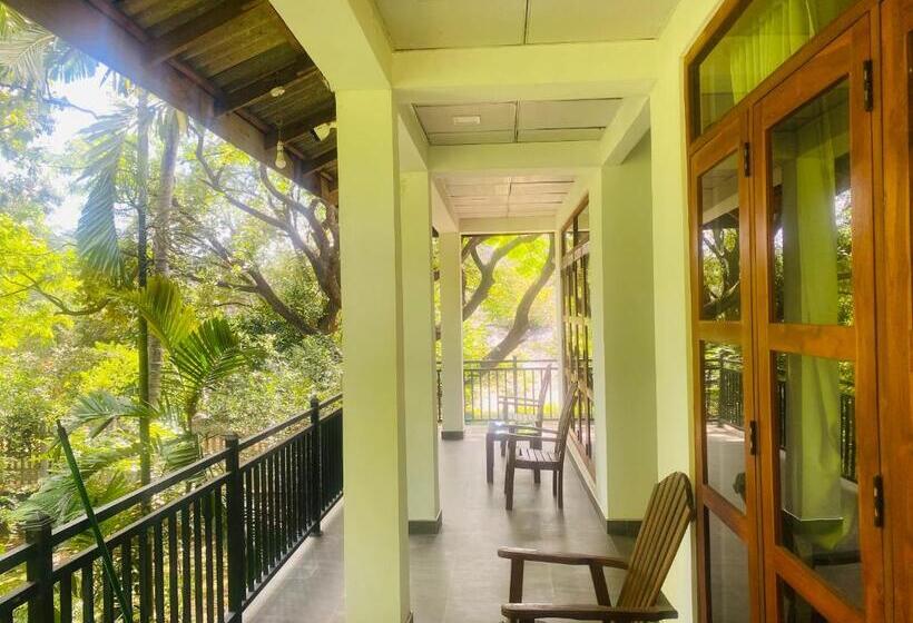 اتاق لوکس با بالکن, Girilena Resort