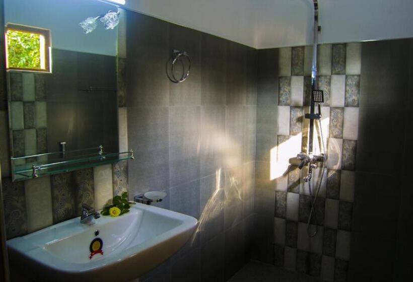 اتاق لوکس با بالکن, Girilena Resort