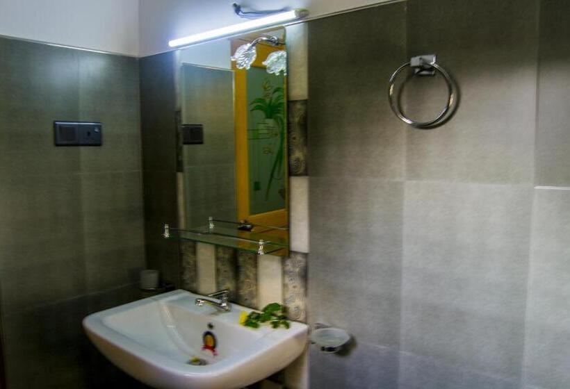 اتاق لوکس با بالکن, Girilena Resort