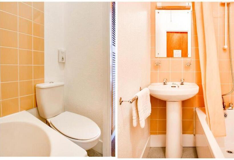 Номер Стандарт, Godolphin Arms Hotel