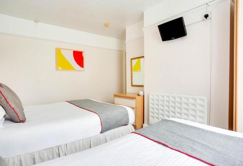 Семейный Номер, Godolphin Arms Hotel