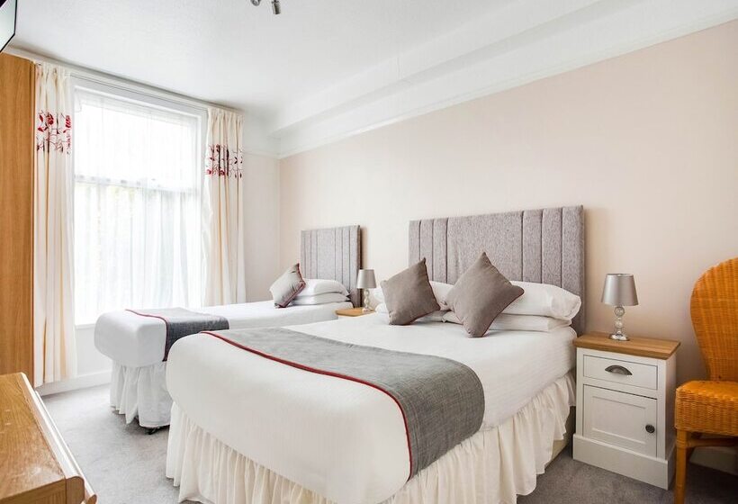 Семейный Номер, Godolphin Arms Hotel
