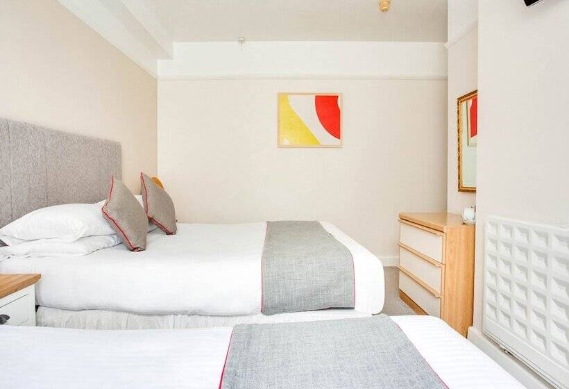Семейный Номер, Godolphin Arms Hotel