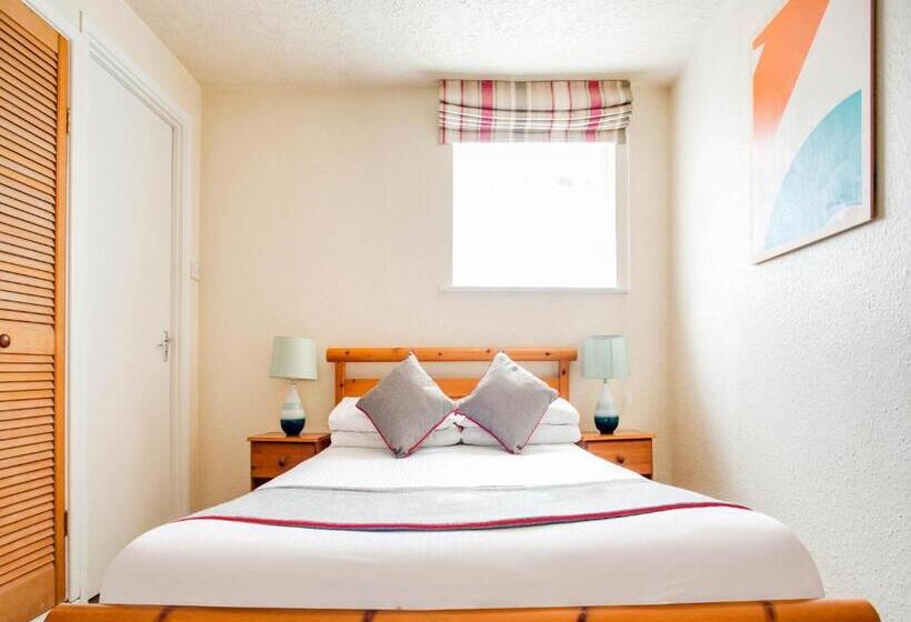 Семейный Номер, Godolphin Arms Hotel