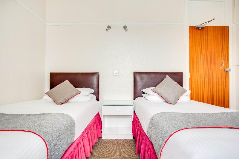 Номер Стандарт, Godolphin Arms Hotel