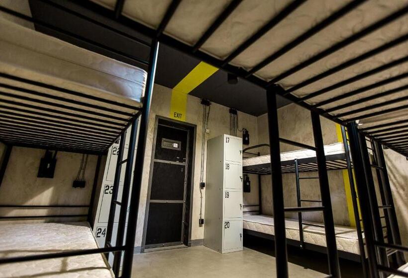 سرير فى غرفة مشتركه, Lviv Loft Prison
