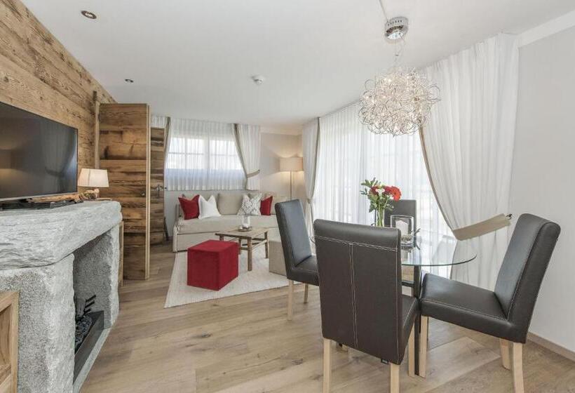 سوییت با چشم‌انداز باغ, Ino Petit Chalet