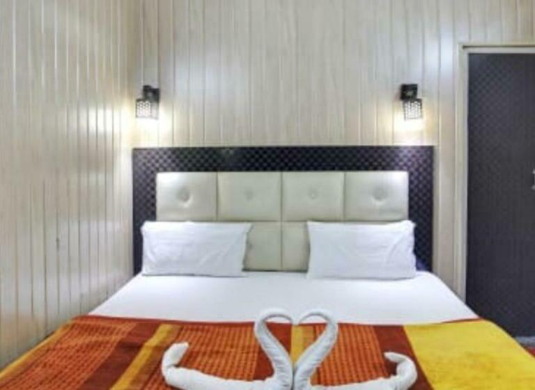 اتاق لوکس, Shehnaz Inn   Walking Distance For Golden Temple