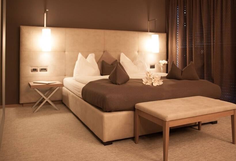 Номер Deluxe Вид на Сад, The Lodge Sporthotel   Golfclub Eppan