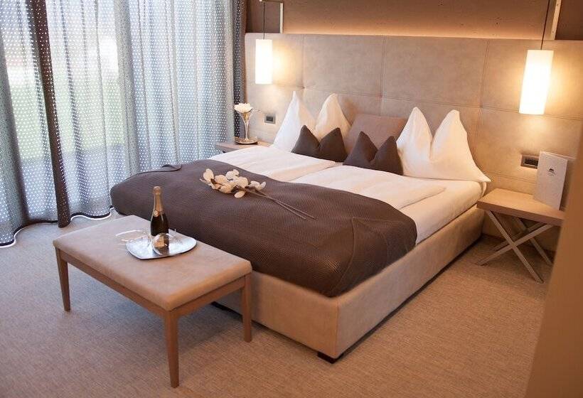 Номер Deluxe Вид на Сад, The Lodge Sporthotel   Golfclub Eppan