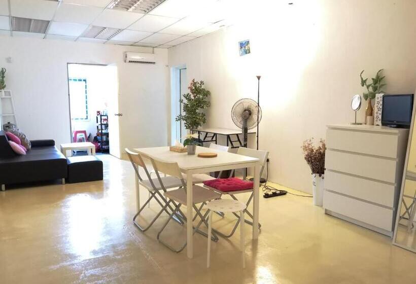 Номер Economy, G Traveler Accommodation   Hostel