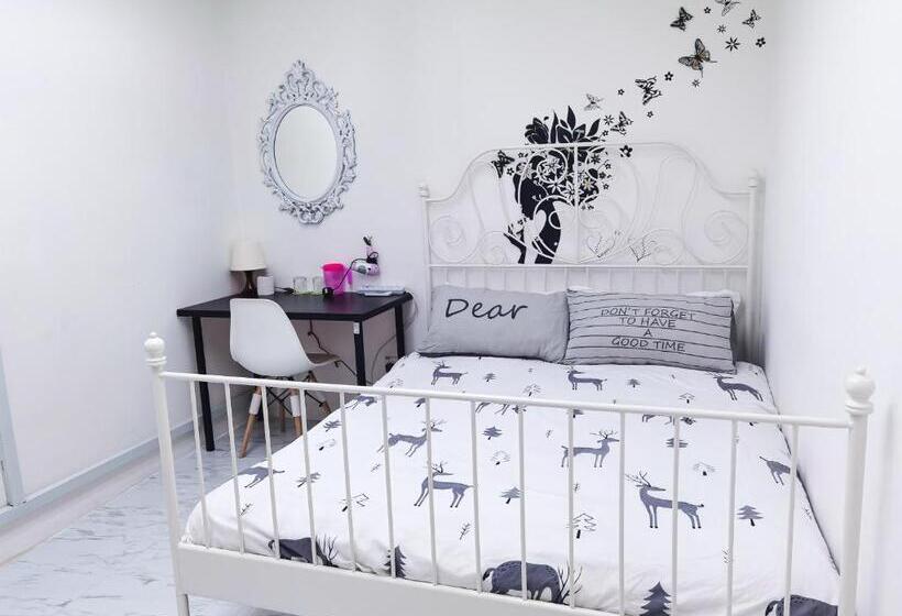 Номер Economy, G Traveler Accommodation   Hostel