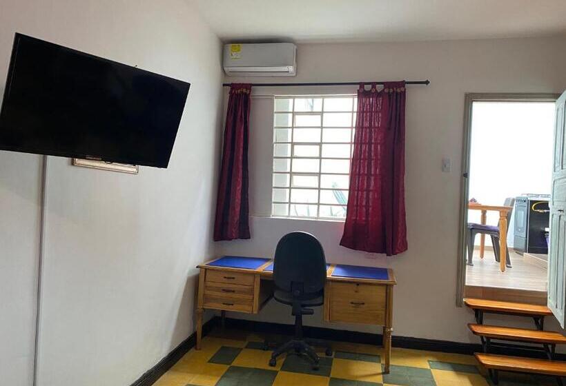 اتاق استاندارد با چشم‌انداز باغ, Havana Hostel Cali & Dance School