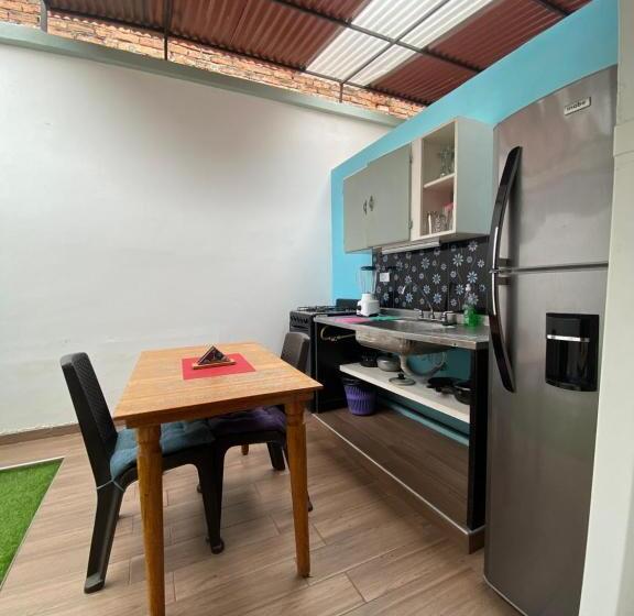 اتاق استاندارد با چشم‌انداز باغ, Havana Hostel Cali & Dance School