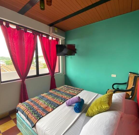 اتاق استاندارد با چشم‌انداز کوهستان, Havana Hostel Cali & Dance School