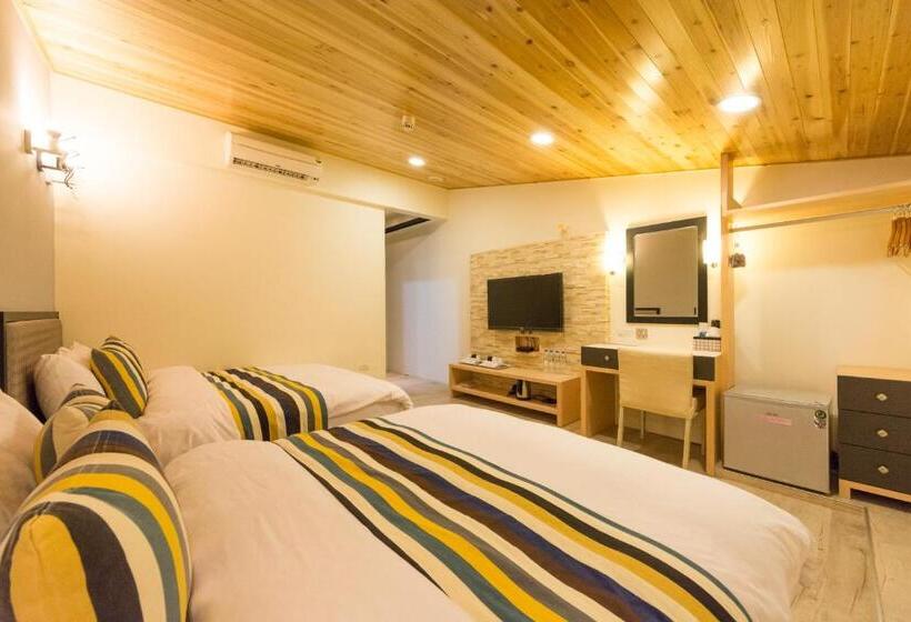 اتاق استاندارد چهار تخته, W Hostel