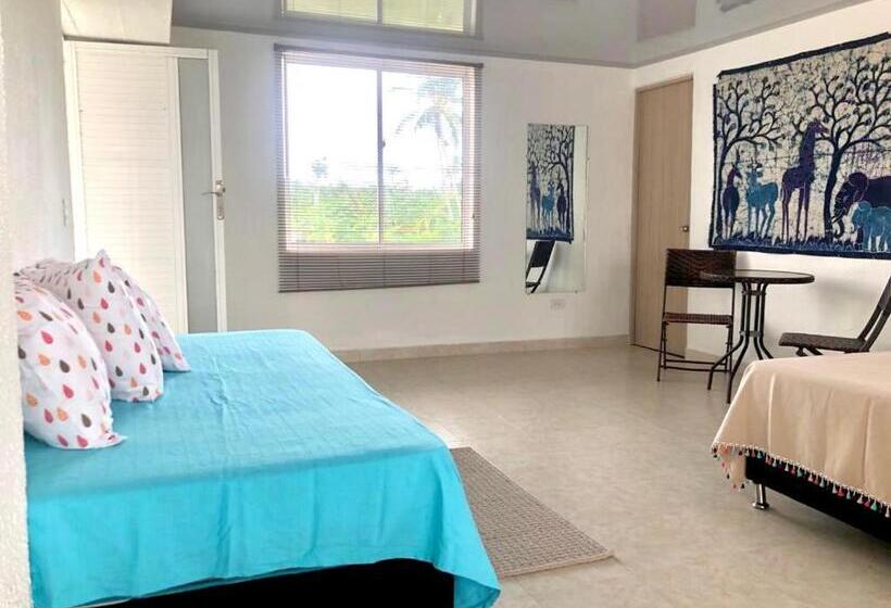 Четырехместный Номер Стандарт, Miss Francia´s Home
