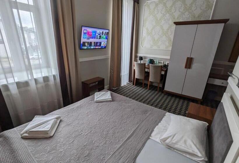 Номер Стандарт, Kamienica