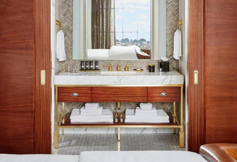キングサイズベッド、ビュー付きデラックスルーム, Sagamore Pendry Baltimore