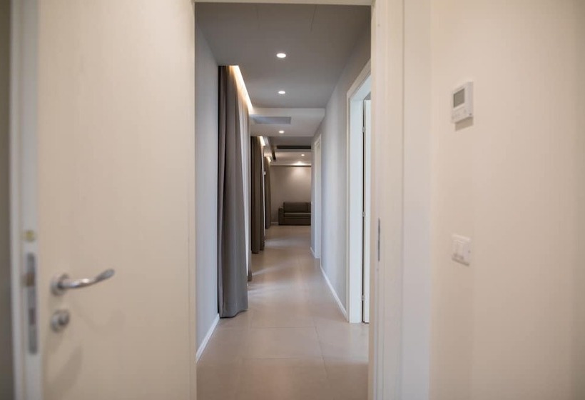 غرفة عائلية, Airone City