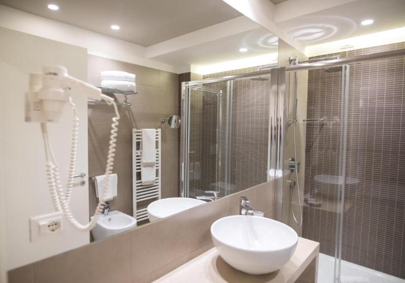 غرفة عائلية, Airone City
