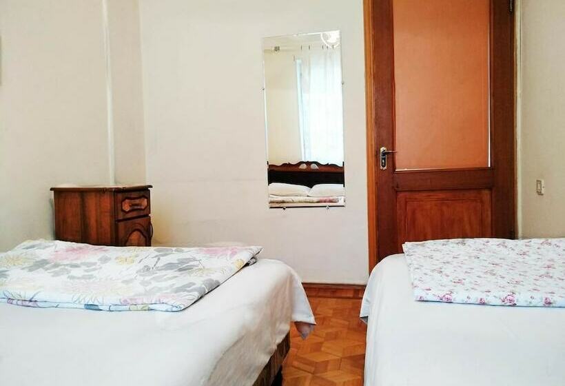 اتاق ساده سه‌ نفره, Hostel Sakharov & Tours
