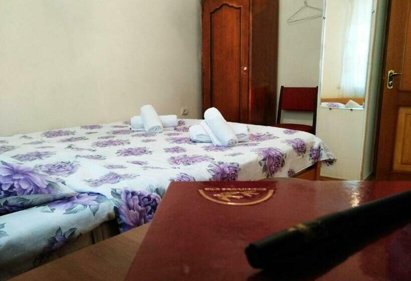 اتاق اکونومی, Hostel Sakharov & Tours