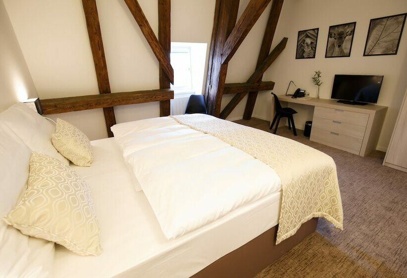 غرفة قياسية, Château Gbeľany