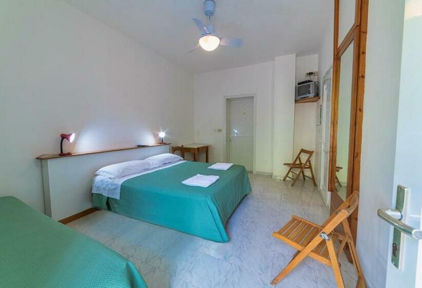Номер Стандарт, Albergo Le Querce