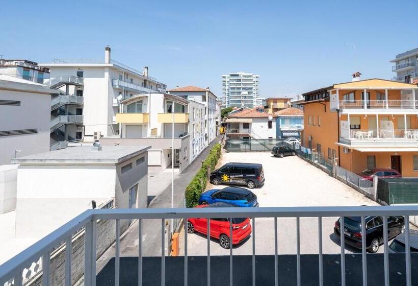 经济型家庭间, Boston 3 Stelle Superior Frontemare